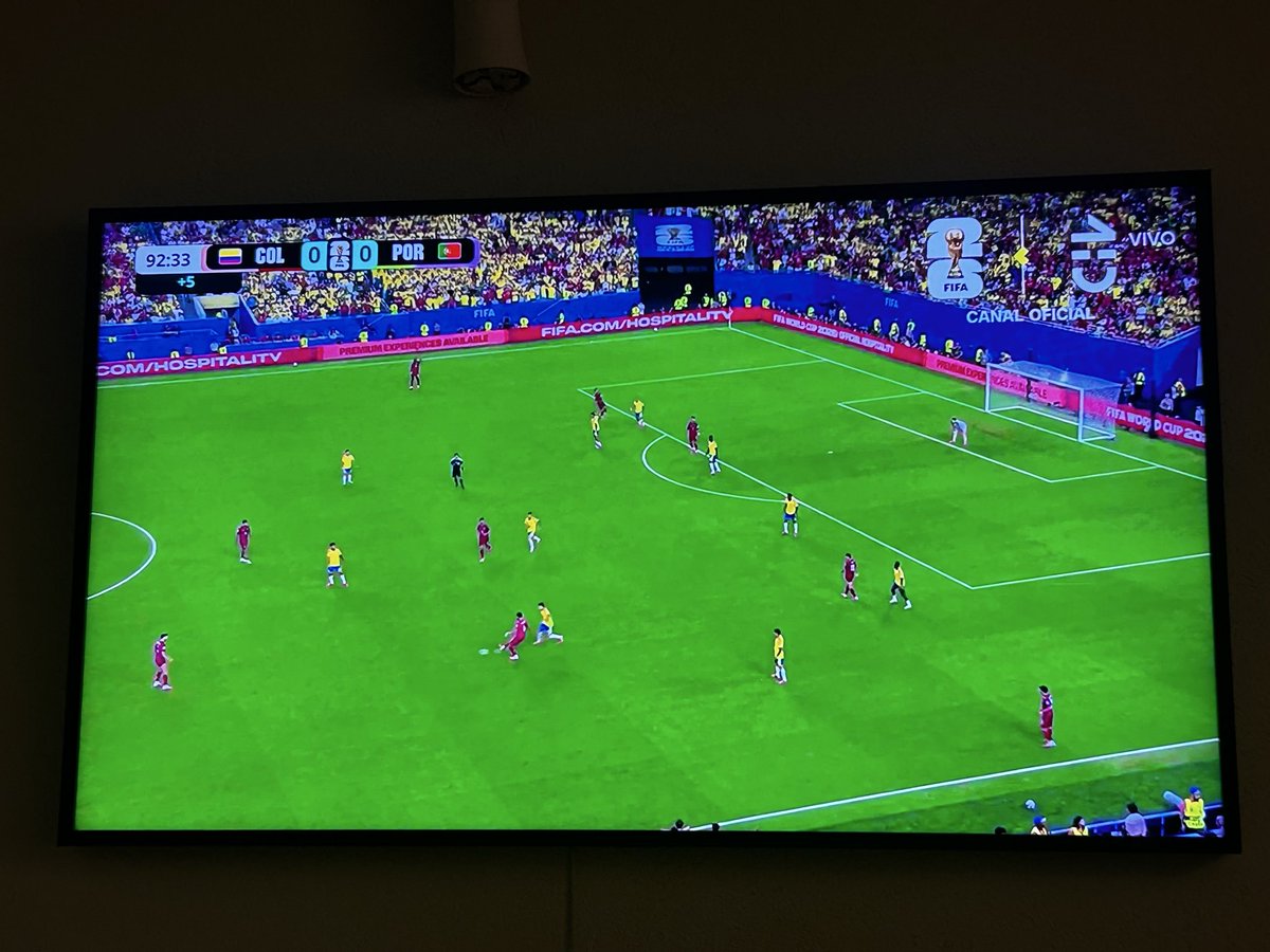 juhega88's tweet photo. @FIFAWorldCup evidente robo del triunfo de Colombia @fifaworldcup_es el árbitro ni siquiera fue al VAR a verificar. https://t.co/X88an2UNmH