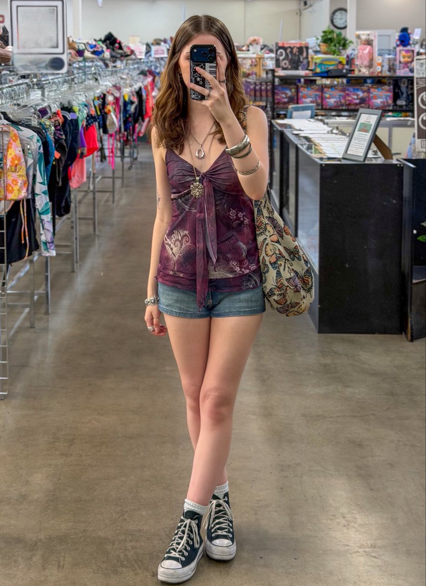 rileyapparently's tweet photo. thrift day! #metwt https://t.co/kv0pFrNyL3