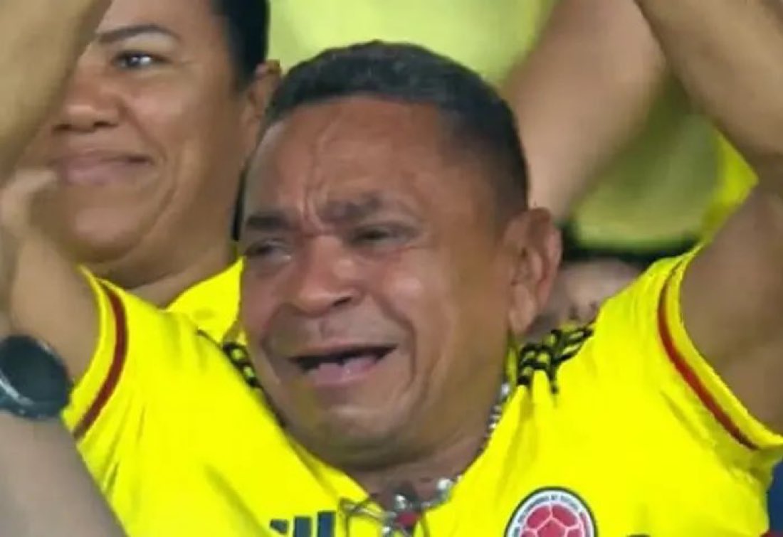 bangmazes's tweet photo. los amo jugaron muy bien 😭😭😭 https://t.co/zdORcm2SAE
