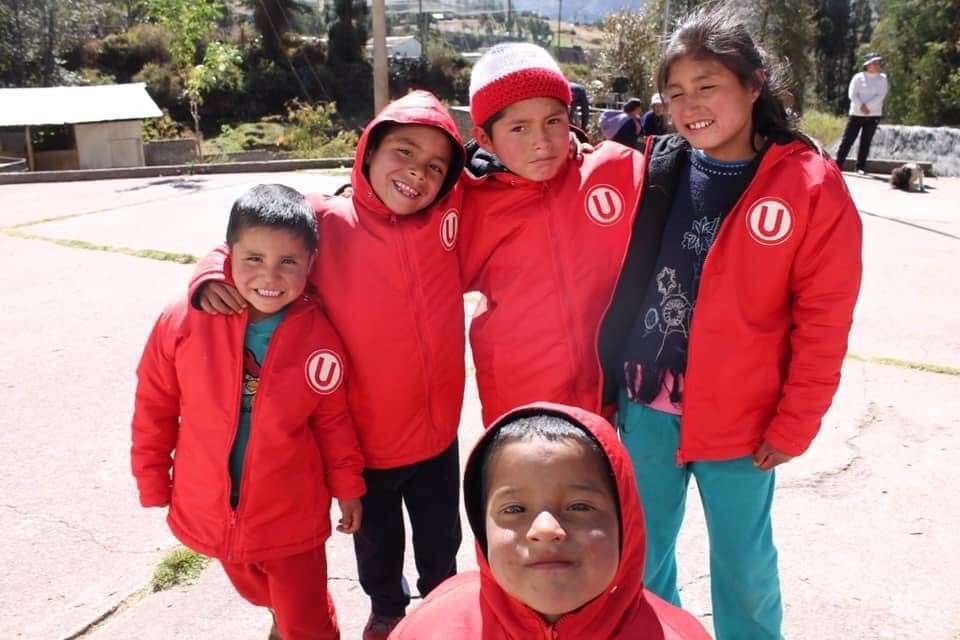 Sunqucrema's tweet photo. Muy cerca de completar las 90 casacas abrigadoras para 6 PRONOEI de Arequipa.

Sumate con una (s/10) o también con un par de botitas para lluvia por S/15. https://t.co/9zrHKmbKxz