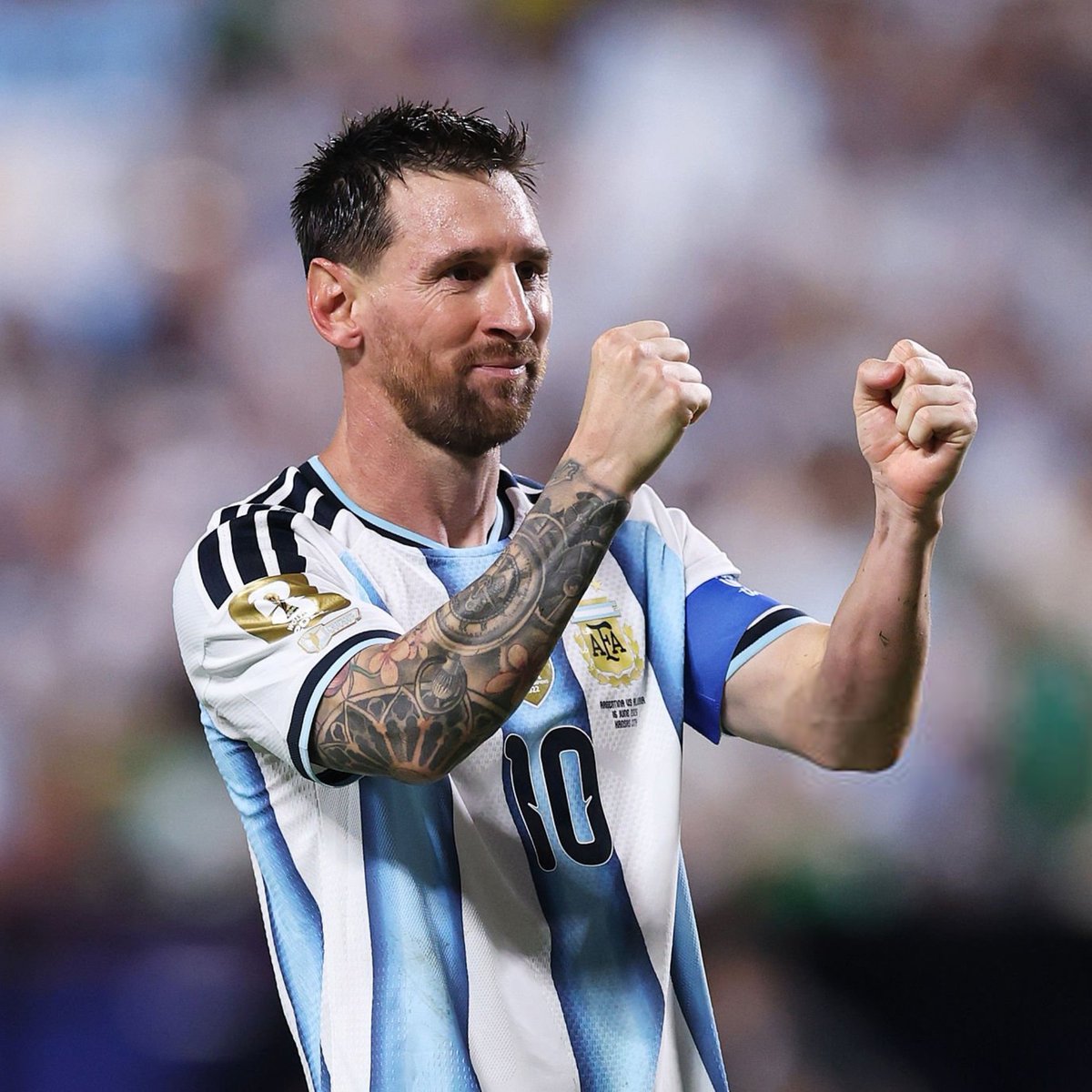 nadjib__fcb's tweet photo. ما ذنب ميسي و مسار منتخبه اذا هو يحمل فريقه و يقوده للفوز بينما نجمك متخاذل لا يستطيع حتى الفوز امام الكونغو او كولومبيا؟ 

هذا المونديال قام بتعرية الاغبياء https://t.co/yhq5r596Si