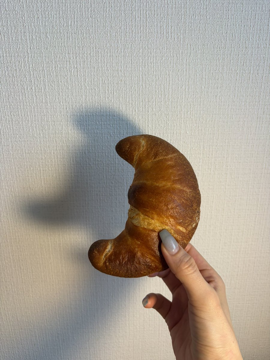 k_mnmy's tweet photo. マイブームのパン屋さんの塩パン
かわいくておいしい🌙 https://t.co/rp06LEFsy2