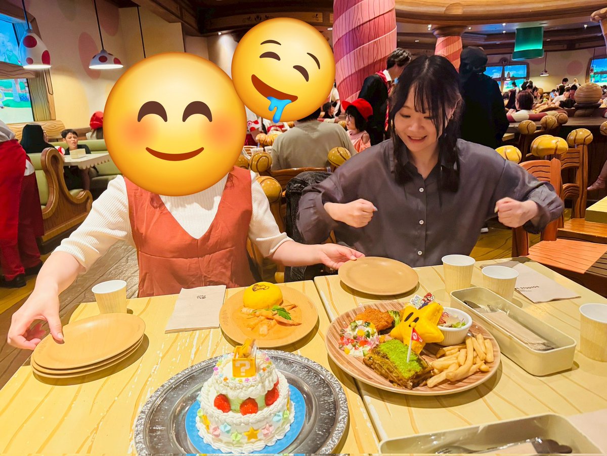 amemai1's tweet photo. 数日前、友人たちとユニバに行ってきました🥳🥳🥳
友達に髪を結んでもらってご機嫌な雨崎と、
マリオエリアが5周年で時の流れに膝をついた雨崎と、
美味しそうなご飯を前に「待て」している雨崎です

コナンの謎解きもしてきたぞ〜！！タッグを組んだ友達が天才過ぎてさくさく進んだ😉 https://t.co/DgPN1lmPHK