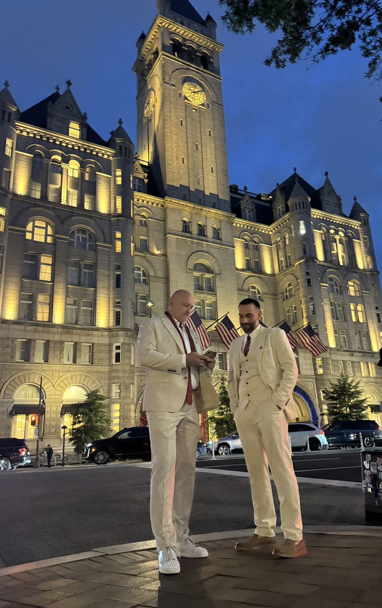 OfficialJovicic's tweet photo. 🇺🇸🇷🇸 I want to tell you that things won’t ever be the same again.  I also want to tell you that better days are coming. Thank you, @JoeGruters for being a wonderful host of an incredible evening by our Vice President @VP Vance. @SerbsFor Trump - 11 years later, we lead the way.🔴 https://t.co/6i2EvZkq1N