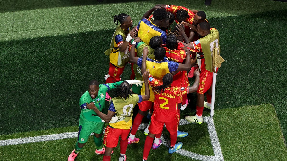 FIFAcom's tweet photo. History for Congo DR! 🇨🇩

Their first-ever @FIFAWorldCup win sees them qualify for the knockout stage for the first time 🙌 https://t.co/ToSRsLTg0i