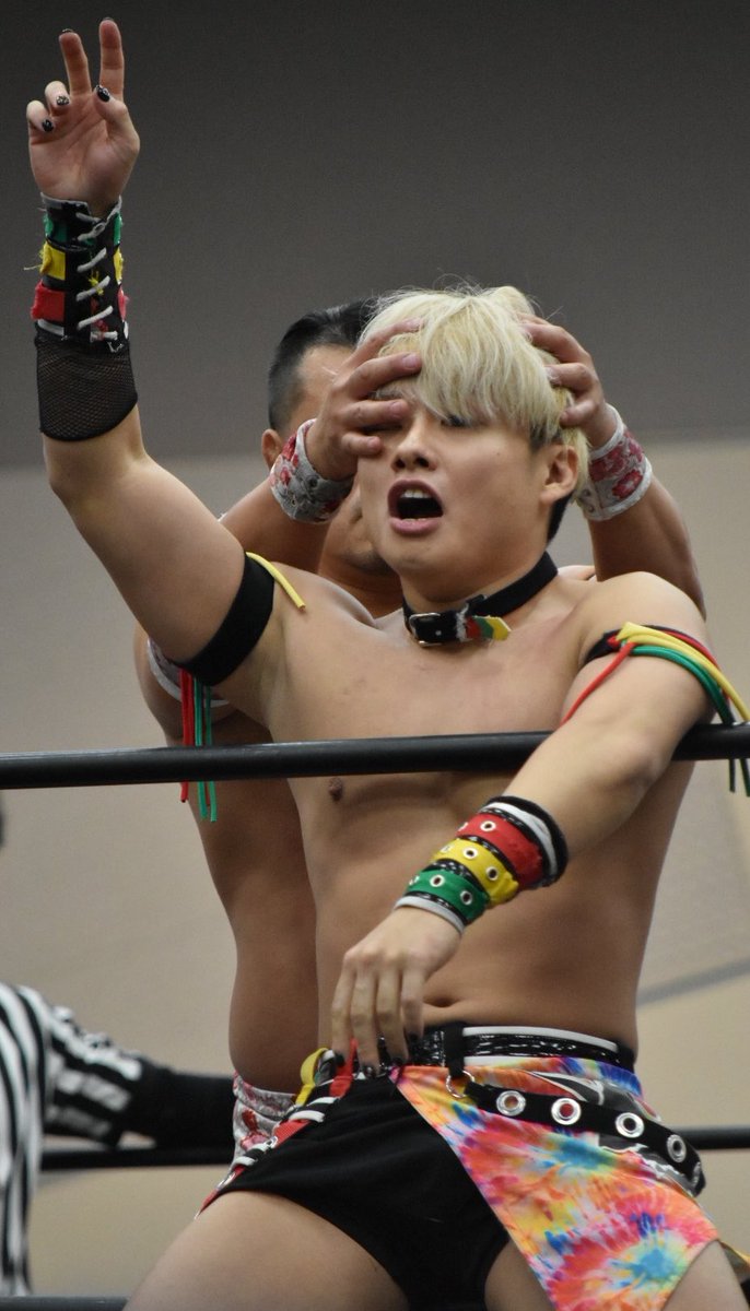 4ryk5's tweet photo. ( ᐛ )وイエェェェェェェェェェェェェイ!!
ぎうち!うしろ!!
#DRAGONGATE
#GuC 選手 https://t.co/fRU2LUmGwf