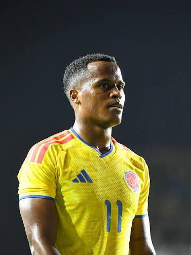golesendir_'s tweet photo. ¿Y ese quién es? La prensa mundial se rinde a Jhon Arias. “Ah, ¿es el mismo que la rompió en el Mundial de Clubes el año pasado?”. El mismo, el MVP del torneo y la figura del juego hoy ante Portugal. 

Le miran el LinkedIn y ven que duró apenas seis meses en la peor empresa de Europa este año: el Wolverhampton. La vara europea y menos en ese equipo no es medida. Lo llevamos diciendo hace cuatro años: Jhon Arias es un crack mundial. Un tipo premiado por Dios con magia, desparpajo, fantasía, cadera, pero que se chorrea en físico y en repetición de esfuerzos. Tiene los dos mundos. Y protege el balón con una inteligencia corporal magnética mientras la lleva pegada al pie. Le da la continuidad a las jugadas, hace todo bien, todo. Que Colombia y todo el mundo se rinda ante este tipo. 

Jhon Adolfo, una fiera de este juego.