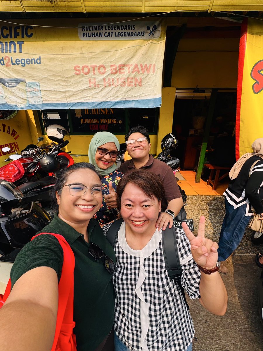 _dstadstidsto's tweet photo. Thankyou friends udah mau ajak mamah ikut liburan jugaa https://t.co/5l0KFCFWwv