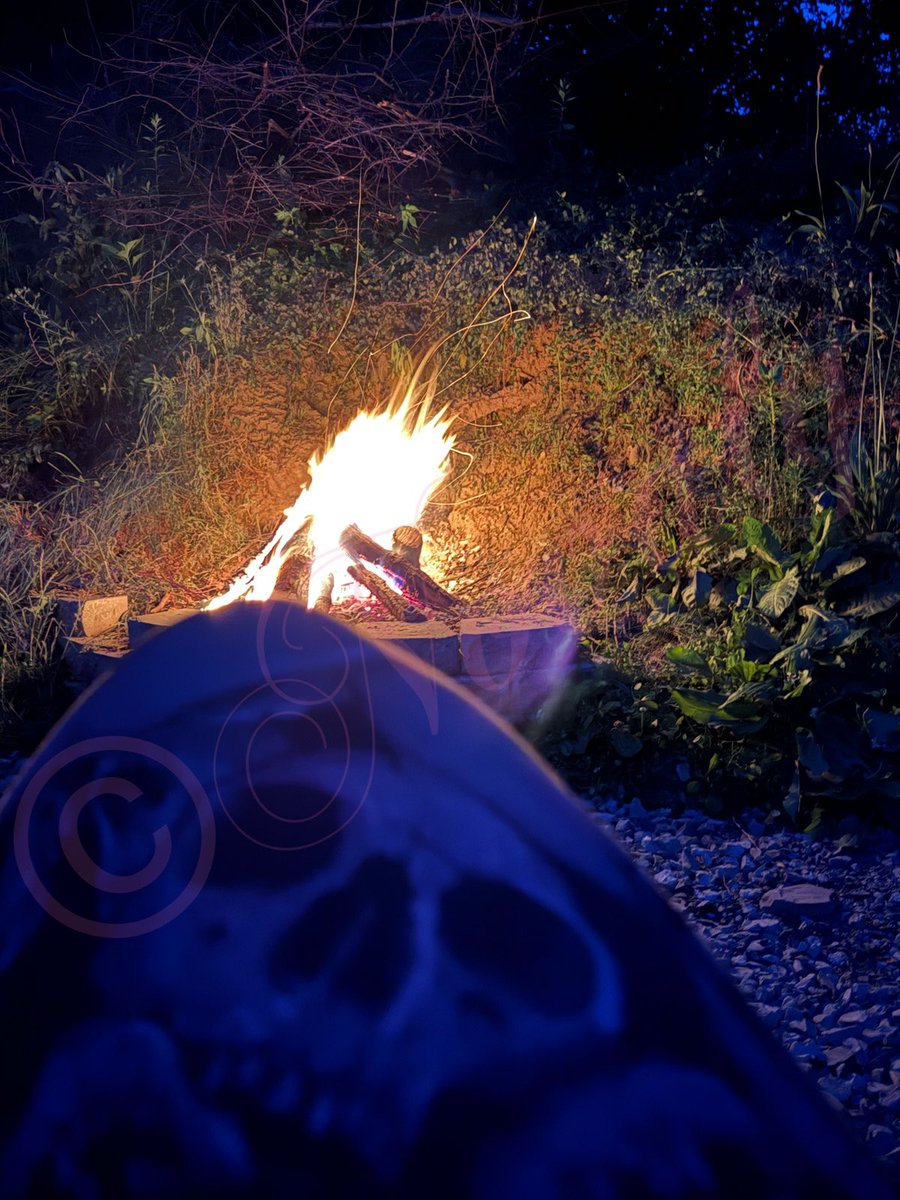 LadyNovaly's tweet photo. Country night fire 🥰
#Novaly #fanlsy #Milfnextdoor #Sfw https://t.co/iPTTH1v0FK