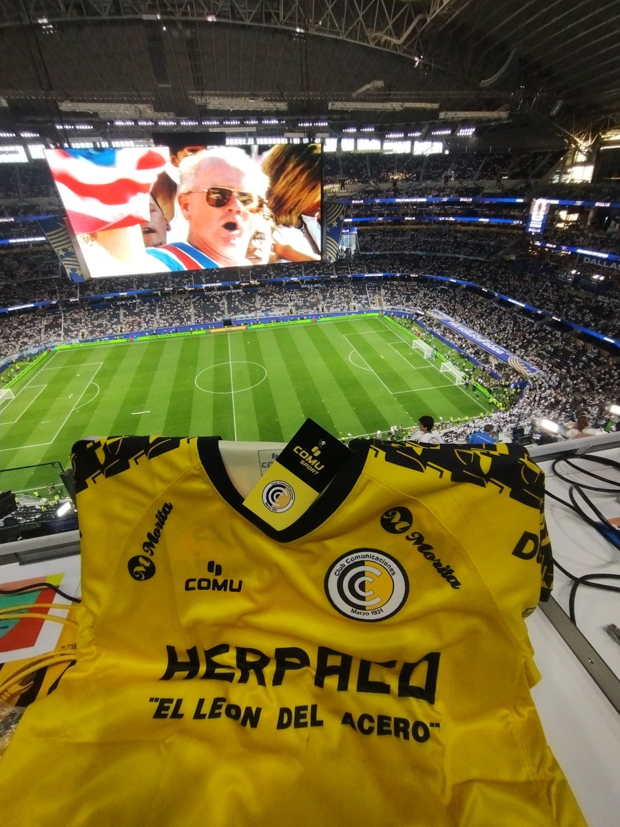 clubcomu's tweet photo. 🤩 ¡Presentes en Dallas!
🤍 Vamos la Scaloneta 💙 https://t.co/jIqWLm2Hke