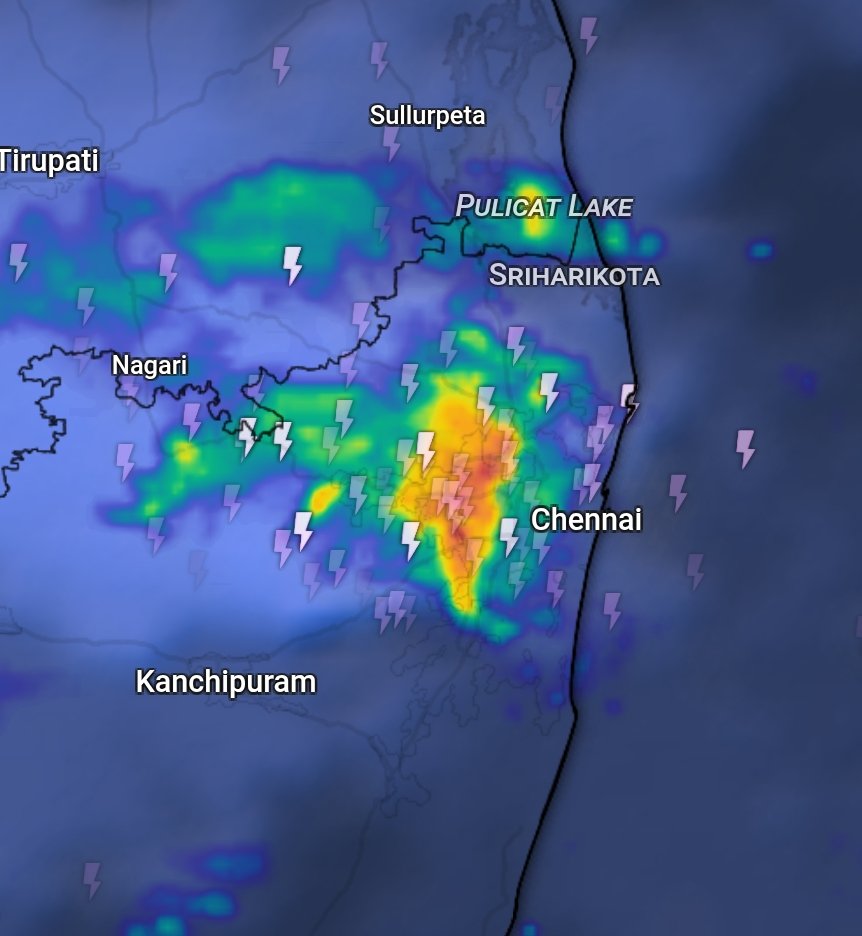 PIW44's tweet photo. ⛈️Chennai west has got a monster last night. Severe downpour over Avadi, Poonamallee stretch between 1-3 am, only the spill over moved towards the coast and the core city area. South, North and Core city received the remnants!! #chennairains https://t.co/g7TkiMv661