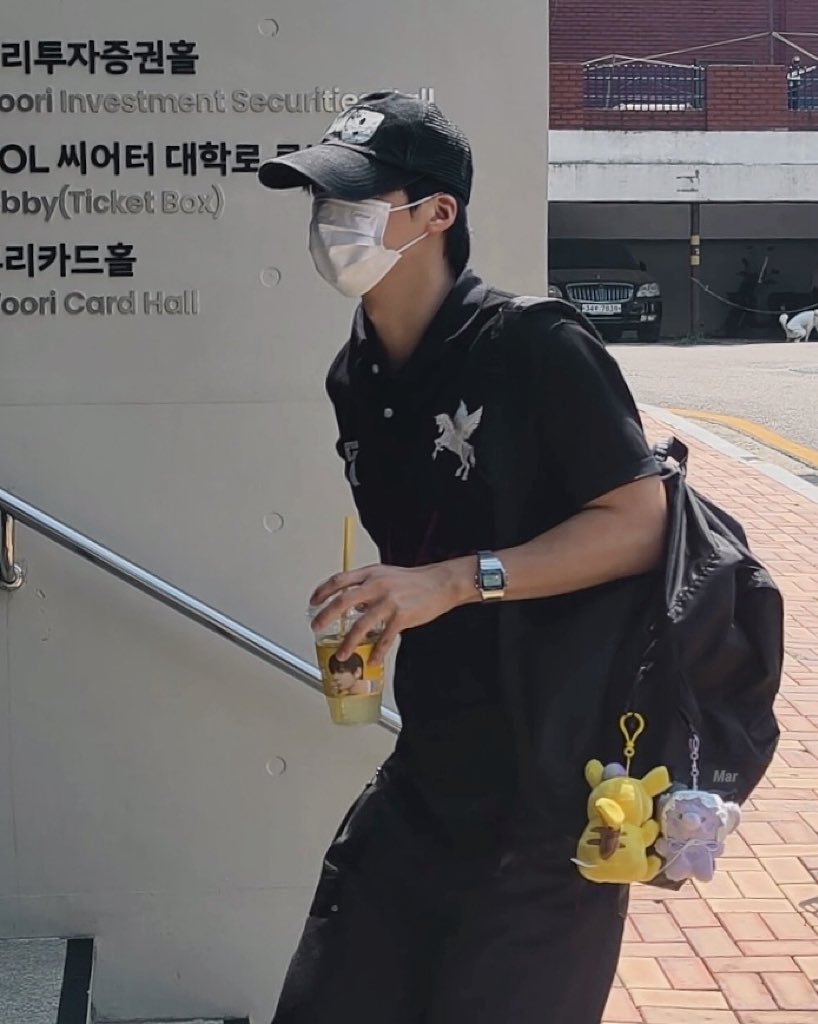 Mar15chi's tweet photo. 260628 신과함께 출근
#하이라이트 #손동운 https://t.co/y1Vwx0qKc7