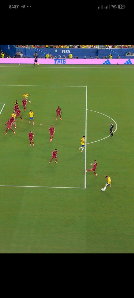 Stegupa's tweet photo. La de la izquierda es la repeticion desde el partido, la de la derecha es la repeticion que dio el bar https://t.co/3WkmEvKh96