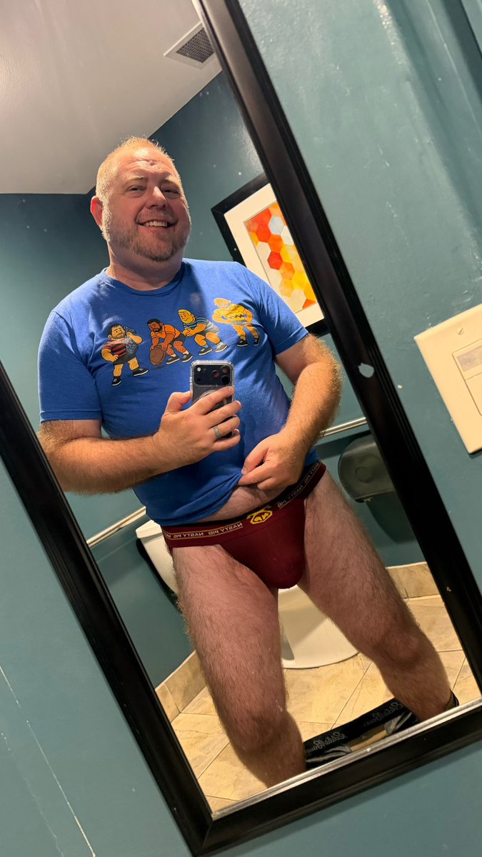 randyxbear's tweet photo. Bar night strip https://t.co/aOZloXU0Df
