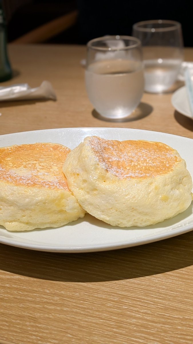 tyeaaaaaooooo's tweet photo. おはようございます(*^^*)
1時間ちょっとお勉強します😆息子はおまけで😅
卵の白い黄身が…と息子、それを普通白身と呼ぶのだが😅
ついでに風船飛びました😅 https://t.co/U4A51hvJMM