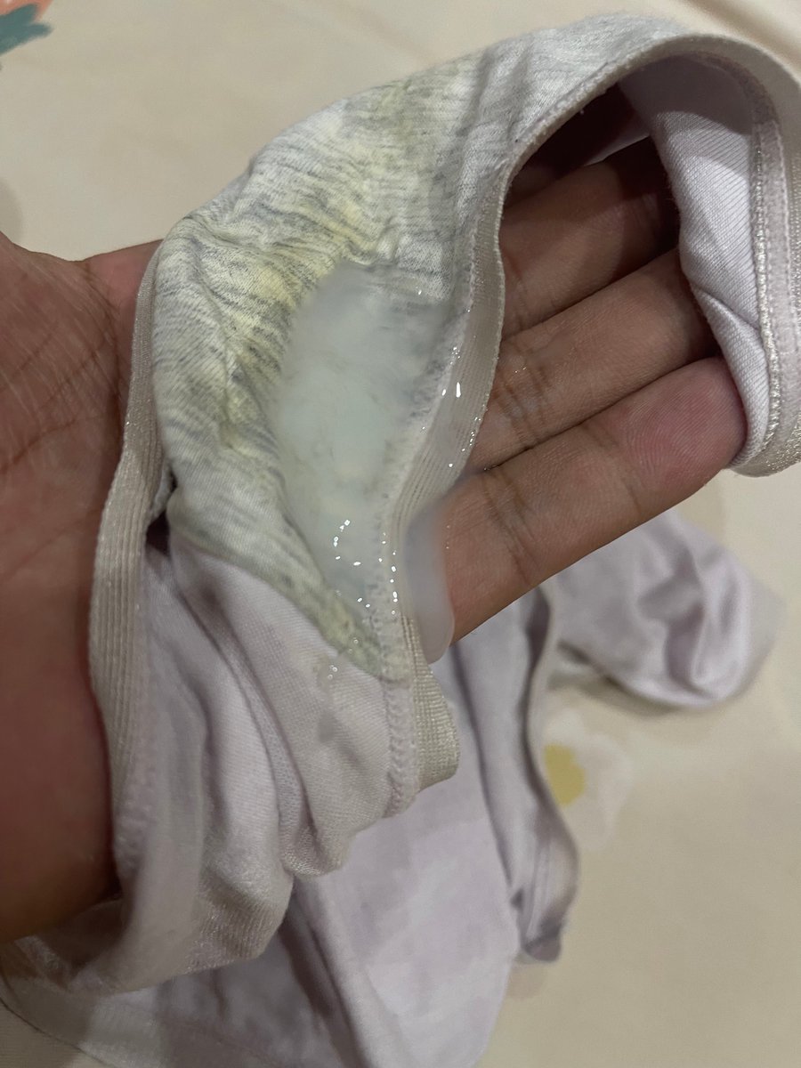 GaboA03's tweet photo. 给推友寄了两条老婆的内裤，推友玩完射满精液以后，又寄给了我，命令我给老婆再穿上。当时也是绿帽瘾犯了，我竟然真的给老婆穿上了，真的好刺激，老婆的穴触碰着别人的浓精，绿帽心理在这一刻满足极了。 https://t.co/fRMOcyXOXH