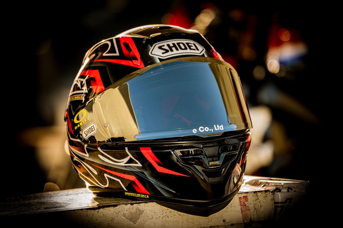 taro18777's tweet photo. 絶対にコケられない戦いがある・・・

#オリジナルデザインヘルメットを晒せ
#QMADESIGN #SHOEI #Xfifteen
#Apollon #kumaPhoto📷 https://t.co/dViH7ry8nm
