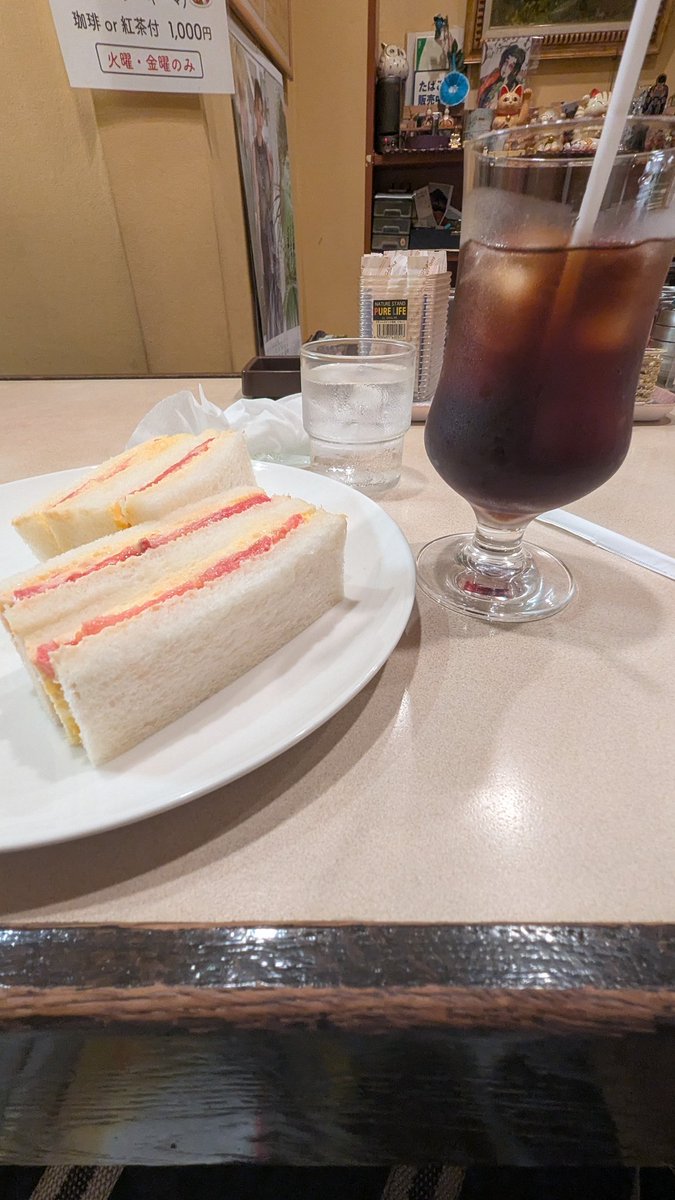 Mahhie's tweet photo. シンシンの言い回しに違和感ある人多いみたいだけど、ちゃんと最初に本人が言ってるんだよね。んで、みんなそれを受け入れてるから。
原作未読なので憶測だが、お父さんが日本でのお作法を叩き込んだ結果だとも思うし。
しかしこれは後から効いてくる映画だな。
#シンシン映画
あ、写真は無関係。 https://t.co/8oYxueCJjR