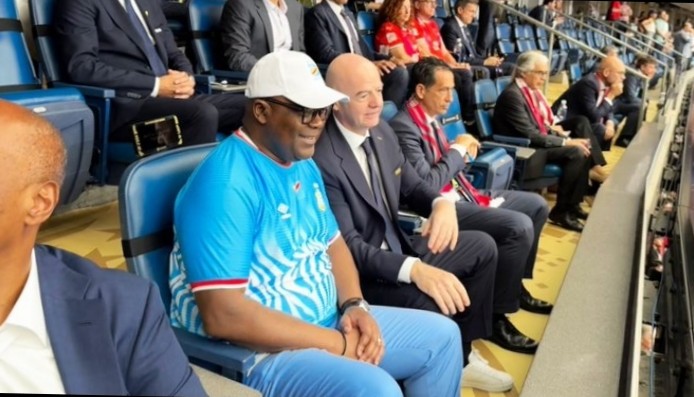 JonathanMuhany1's tweet photo. Le chef de l'État est au front sportif dixit le Mushamuka national NORBERT BASENGEZI KATINTIMA
 Bravo à Fatshi Béton notre président de la République et bravo à nos léopards.
@KatintimaN 
@fatshi13 
@DeniseNyakeru 
@LukondeSama 
@TinaSalama2 
@leopardsfoot https://t.co/YMvVMYpP3I