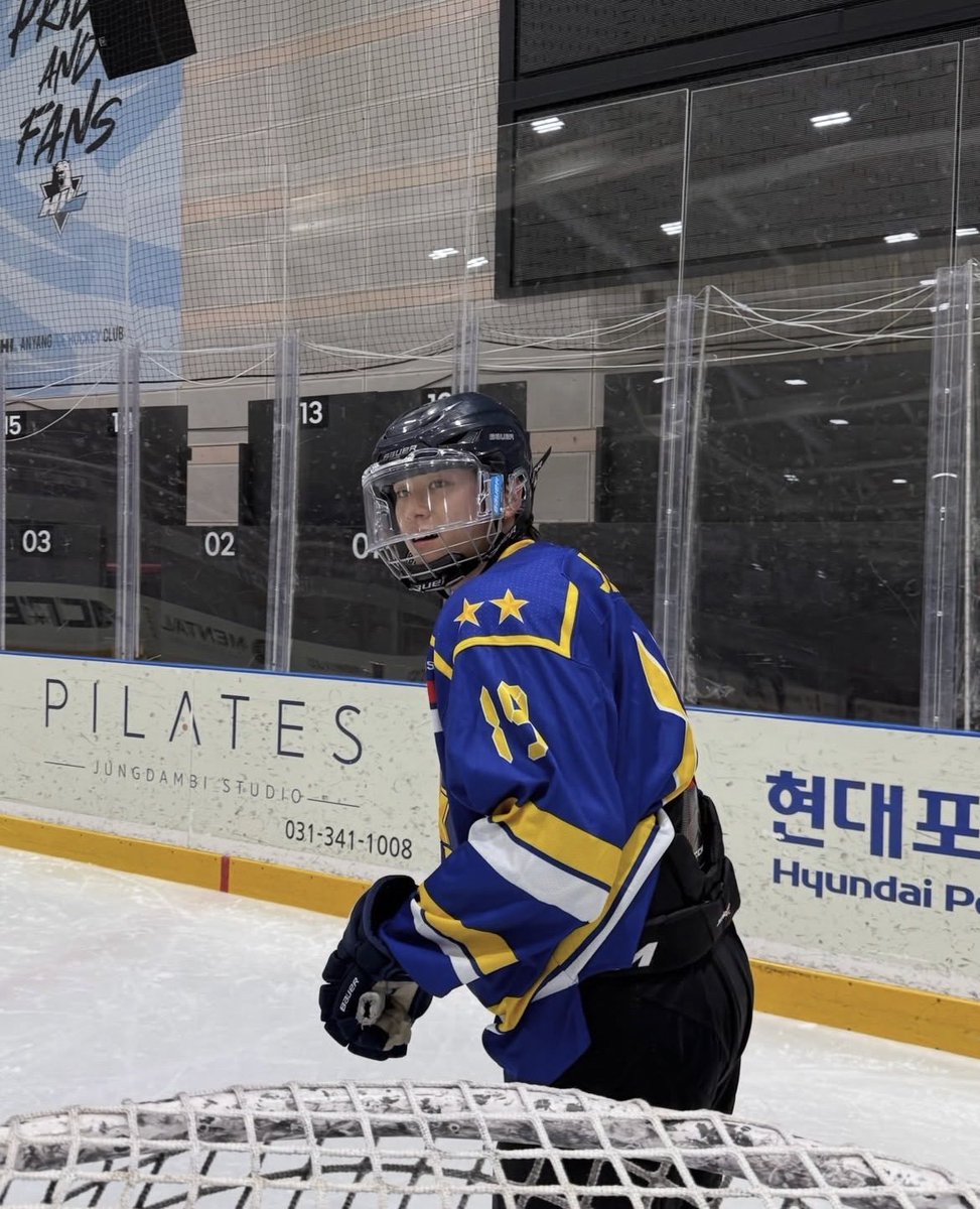 woomibn's tweet photo. Wanna play ice hockey with me? https://t.co/7iph3UOLCz