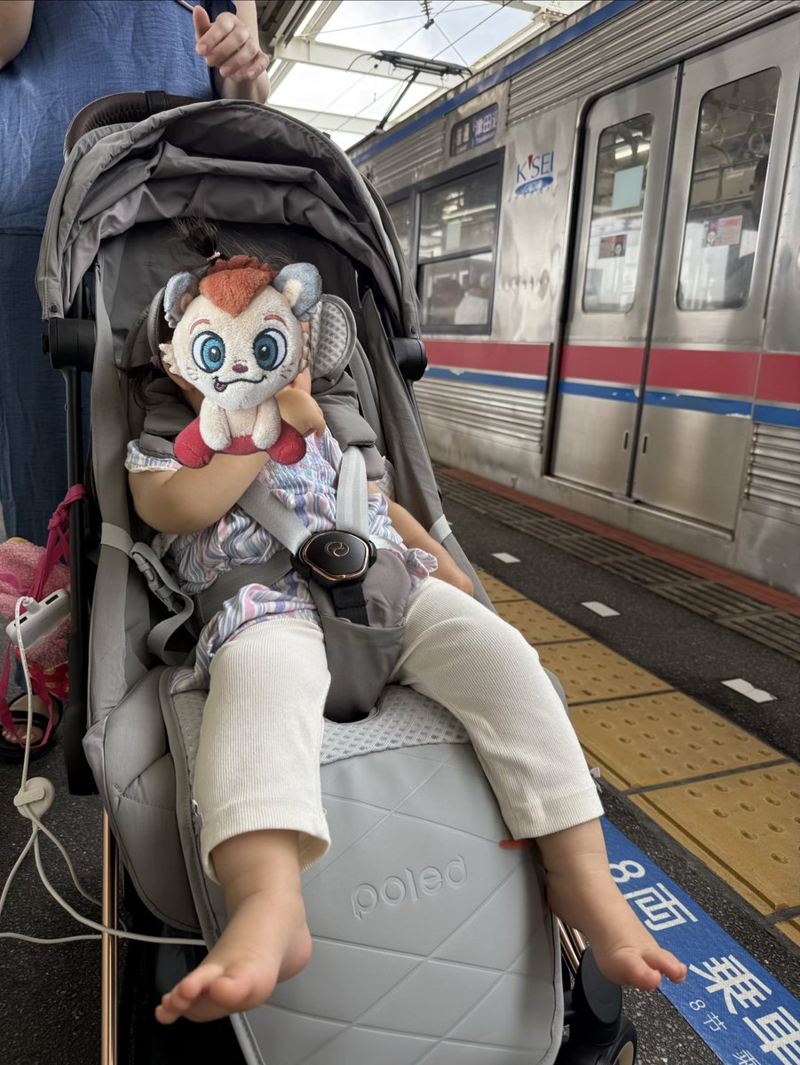 Rily0709's tweet photo. 昨日が良すぎて今日もライブ行きたいとこだけど、今日は姪っ子とお出かけ👶
1歳と3ヶ月。隆二の子供もこれくらいかな？
ヨチヨチ歩いてあーうー喋ってご飯手づかみで食べて可愛い❤️
#三代目
#JSBLAND https://t.co/gS3qw0i7io