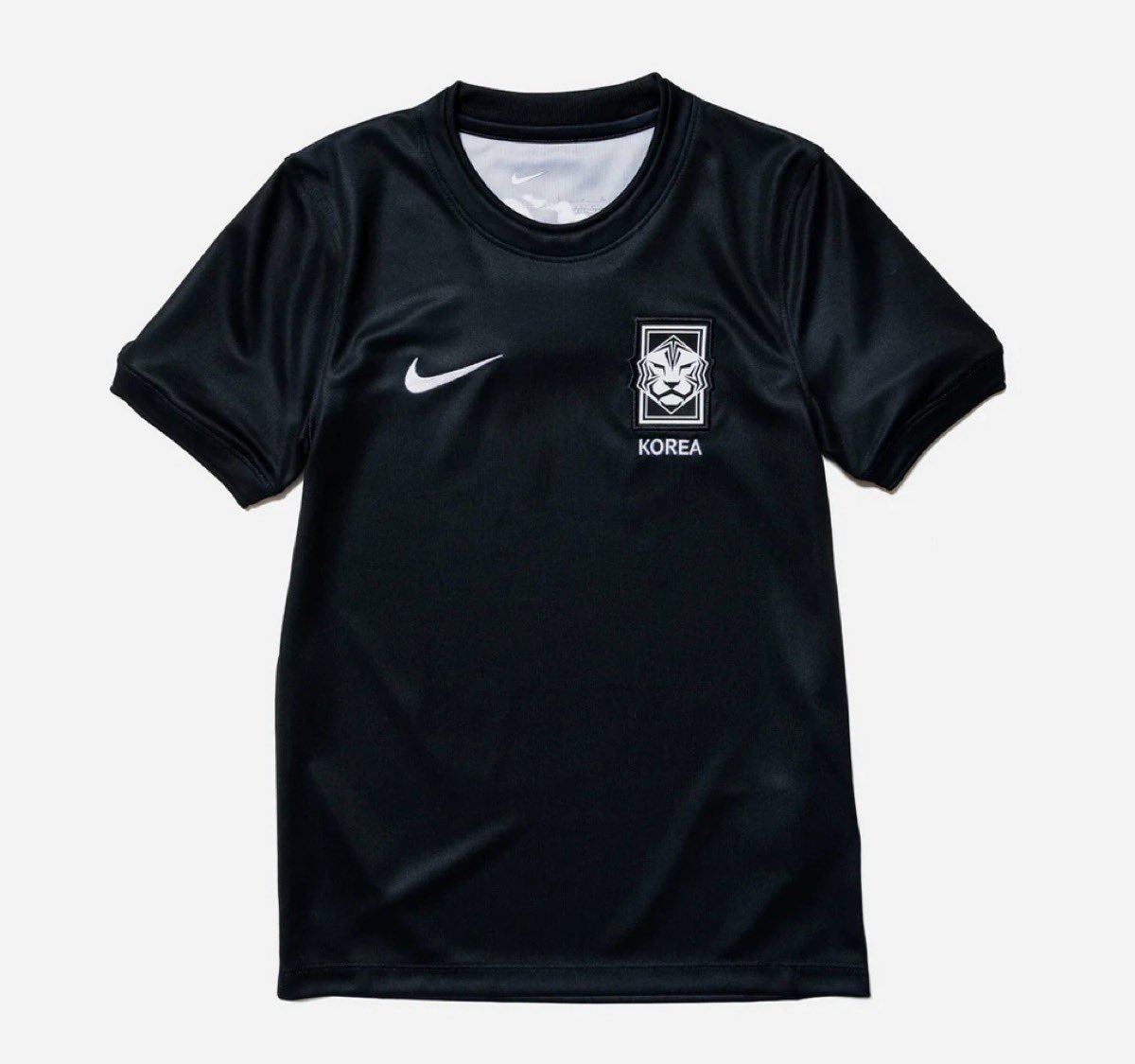 PEACEMINUSONE x Nike コラボトップスが国内6月30日（火）9:00 より