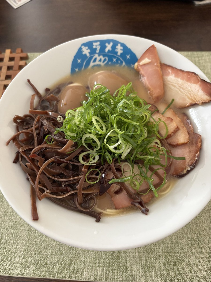 karuta1004's tweet photo. 家ラーメンはどんだけ盛っても許される https://t.co/PP7PzxcA8J