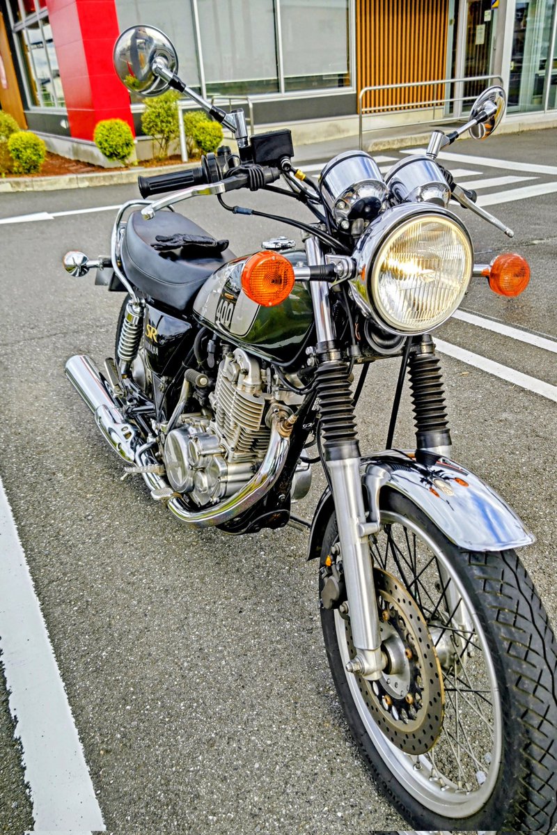 algernon666s's tweet photo. 「バイクいいですね、ツーリングですか？」と聞かれました。バイクに乗ると、よく聞かれます��

「まだ決めていません」と答える日が一番楽しい気がします。

少し湿った空気の中を、景色を眺めながらのんびり走る時間。目的地より、その道中が何より贅沢です。そんなバイク遊びが大好きなんですよ。 https://t.co/c0EGv3lYuD