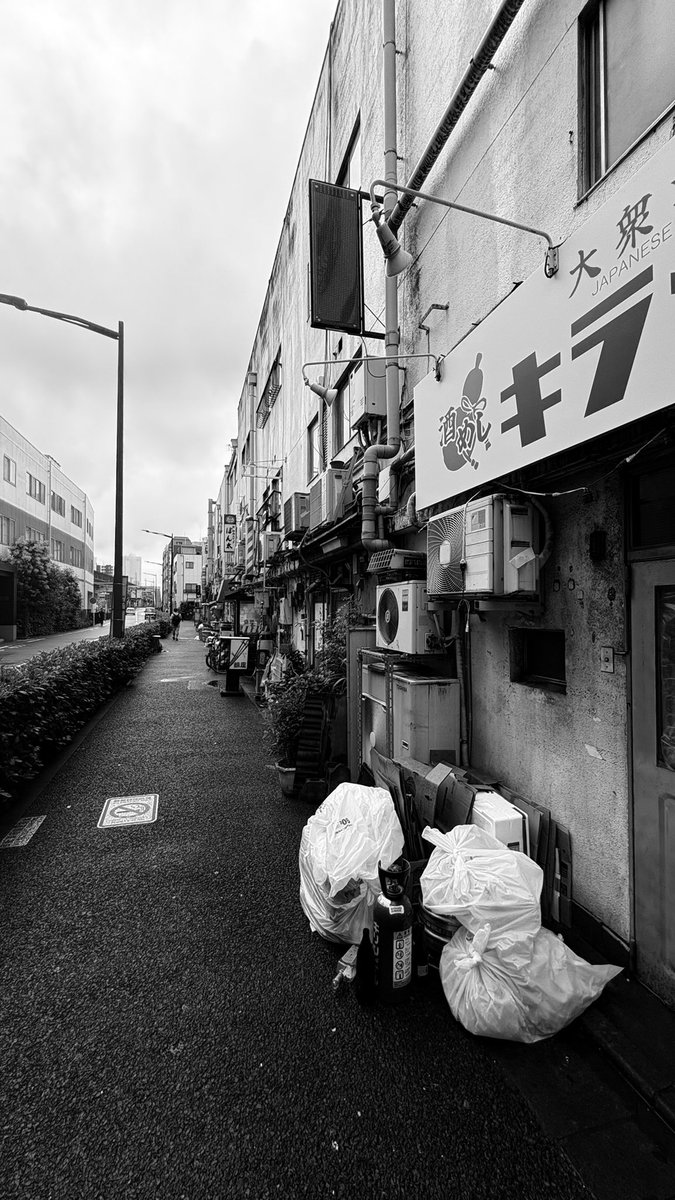 dumbheadDS's tweet photo. 娘の趣味に付き合って、人生初の北千住。
街歩きが楽しいぞ、ここは。 https://t.co/Gjc8oFUApS