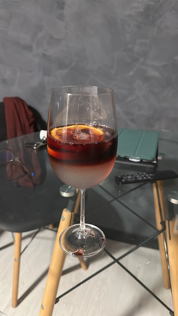 joankaio's tweet photo. Mesmo transparecendo ser uma pessoa red flag, eu fui lá e me aventurei. Pelo menos já fui sabendo… 🥴🥴🥴 https://t.co/T1MoQG4whw