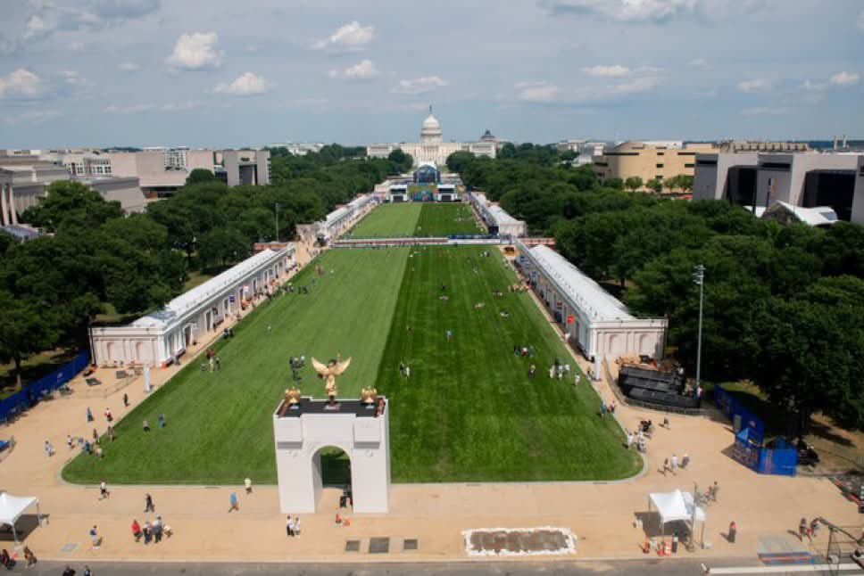 TheRickyDavila's tweet photo. The Great American State Fair is trashy AF, empty AF and a failure AF. https://t.co/F8royEoAAK
