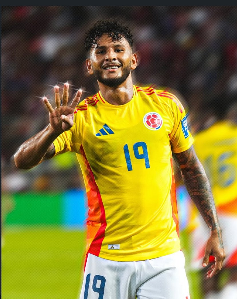 k_psmj's tweet photo. 🚨🚨🚨ÚLTIMA HORA: Luis Suarez , fruto del enfado del empate de Colombia, ha disparado a varios compañeros de selección

No hay heridos https://t.co/3rwpjpQ2TE