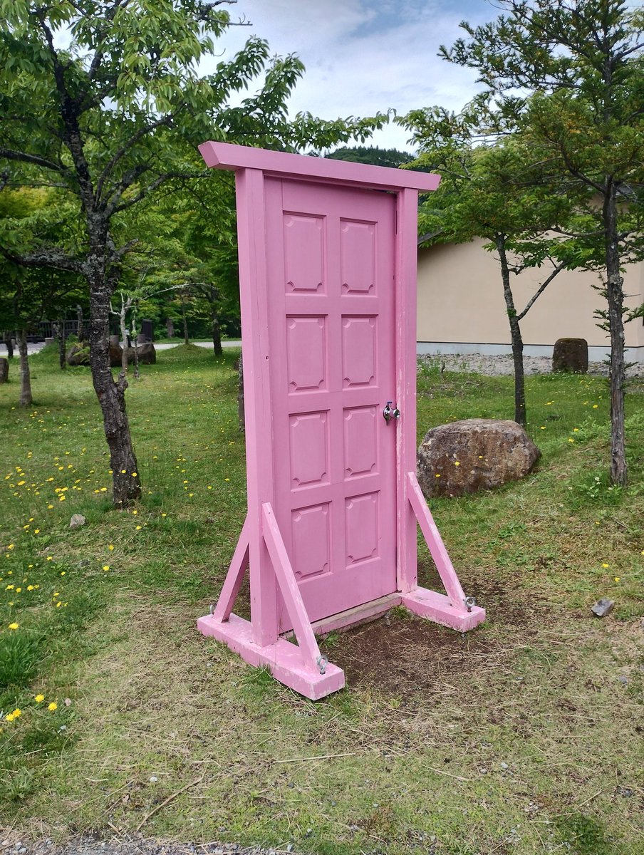 tymgeo64's tweet photo. どこにも繋がってないドア https://t.co/mfsoKFtMVv