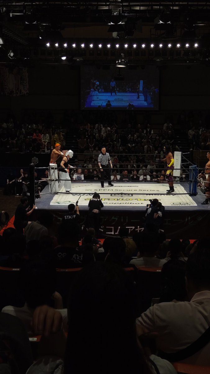 rimainchi's tweet photo. ビエントさんのセコンドにKIMIHIROさんじゃなくてYUZUKIさんだ！
#ddtpro https://t.co/ZoaVMkAj4K