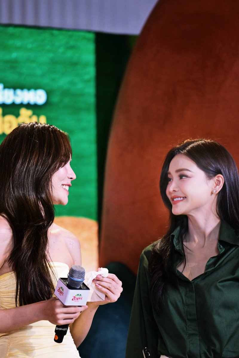 sleeplessgirl_'s tweet photo. ดูสายตาคนพี่☺️🫠

CL WITH ZESPRI KIWI 
#ZespriTHXCharlotte 
#อิงล็อต #englot https://t.co/viSqHi8GMQ