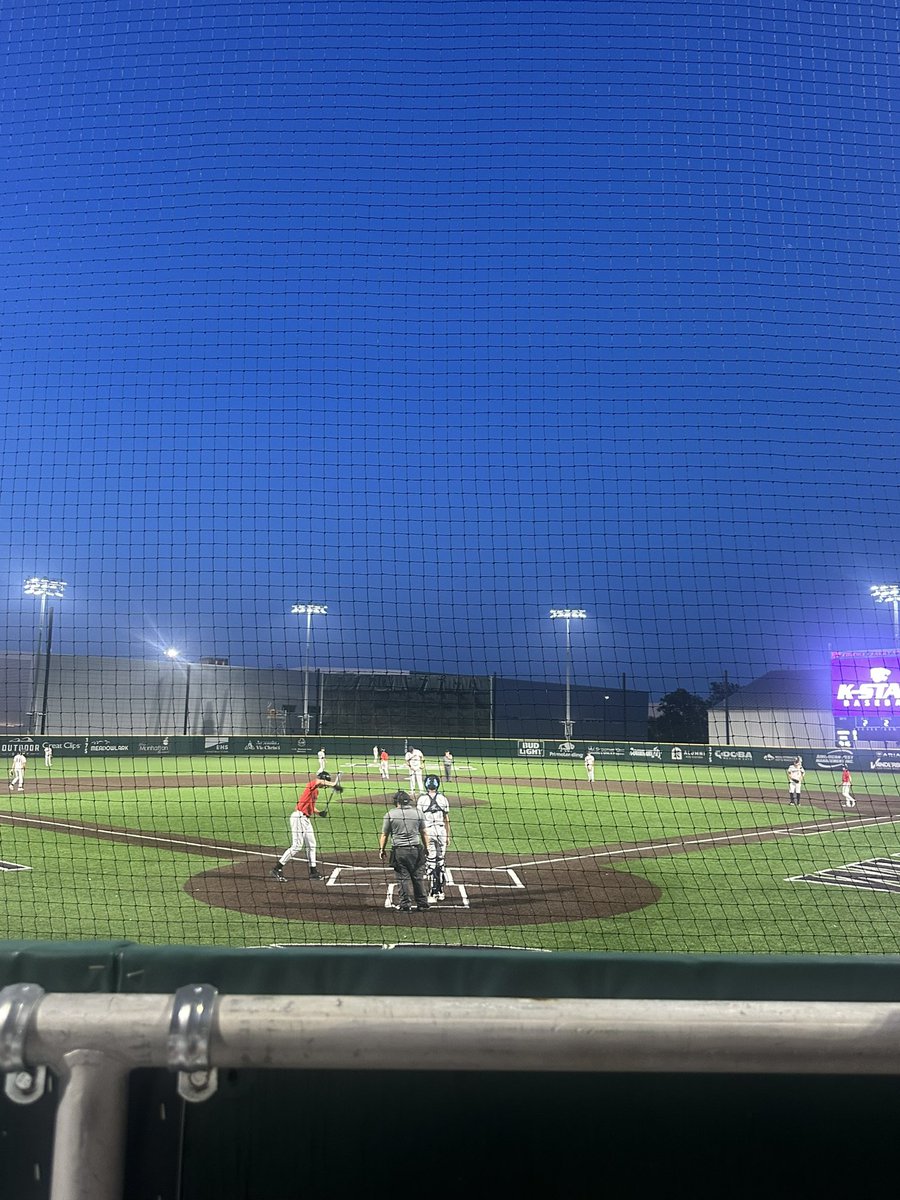 CoachBacon34's tweet photo. Under the lights for the last one of the day here at KSTATE. https://t.co/Vji1vToiSq