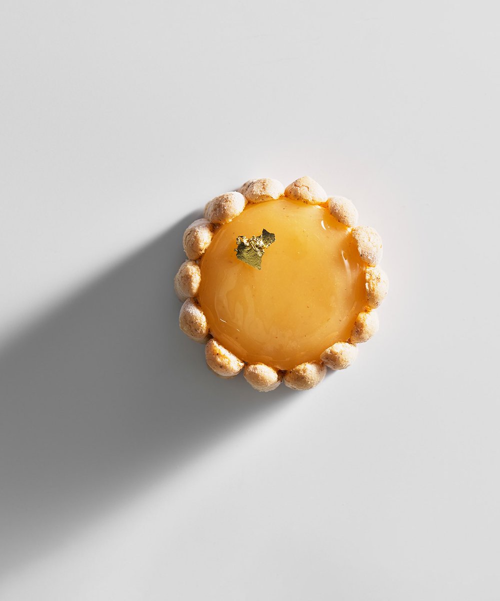 lcdh_ginza's tweet photo. フランス菓子の祭典「ダイナースクラブ フランスパティスリーウィーク 2026」が7/1(水)〜7/31(金)の1ヶ月間にわたり開催されます。ル ショコラ ドゥ アッシュでは北陸能登産のそば蜂蜜を使用した「シャルロットポワール」をご用意しました。この1ヶ月しか味わえない特別な一皿をぜひお楽しみください。 https://t.co/FRPPFGZ5iF