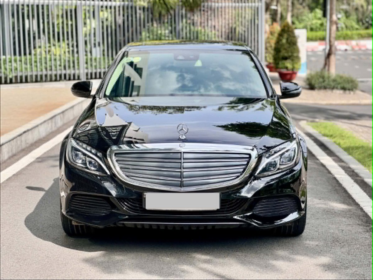 OneXWine's tweet photo. Mercedes-Benz C250 Exclusive 2016 Đen Kem

Lăn bánh đúng 57.000 km, bảo trì bảo dưỡng full,xe cực đẹp.

Option: động cơ 2.0 công suất 211Hp, đèn thông minh, ghế da, nội thất ốp gỗ, cửa sổ trời, Loa Bumester, cốp điện...

Giá bán chỉ 639 triệu.

Thu xe Ôtô cũ. https://t.co/JfPup2m8dD