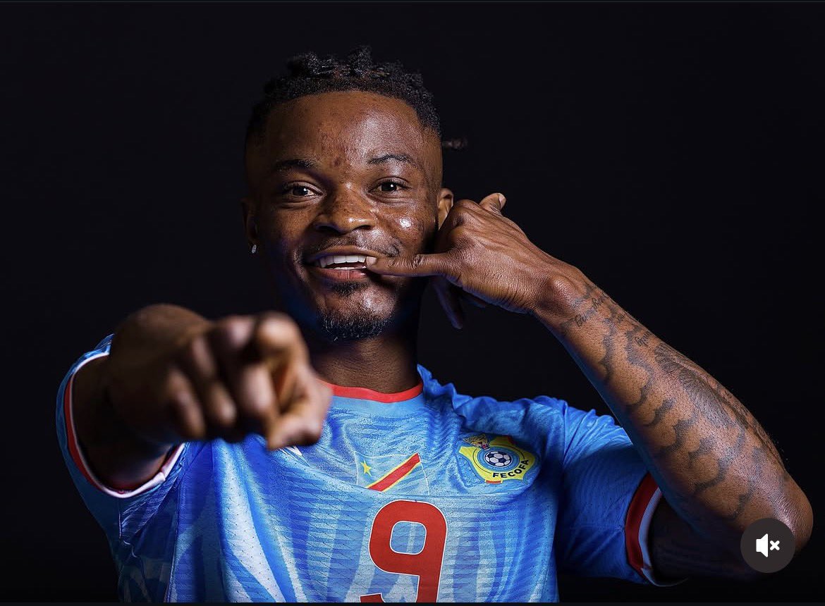 gloireking's tweet photo. Le mec aurait dû patienter et attendre voir comment se passera la coupe du monde pour se trouver un club. Quel gâchis de voir ça en Secunda 🤦🏽 https://t.co/XGJzx3m5QQ