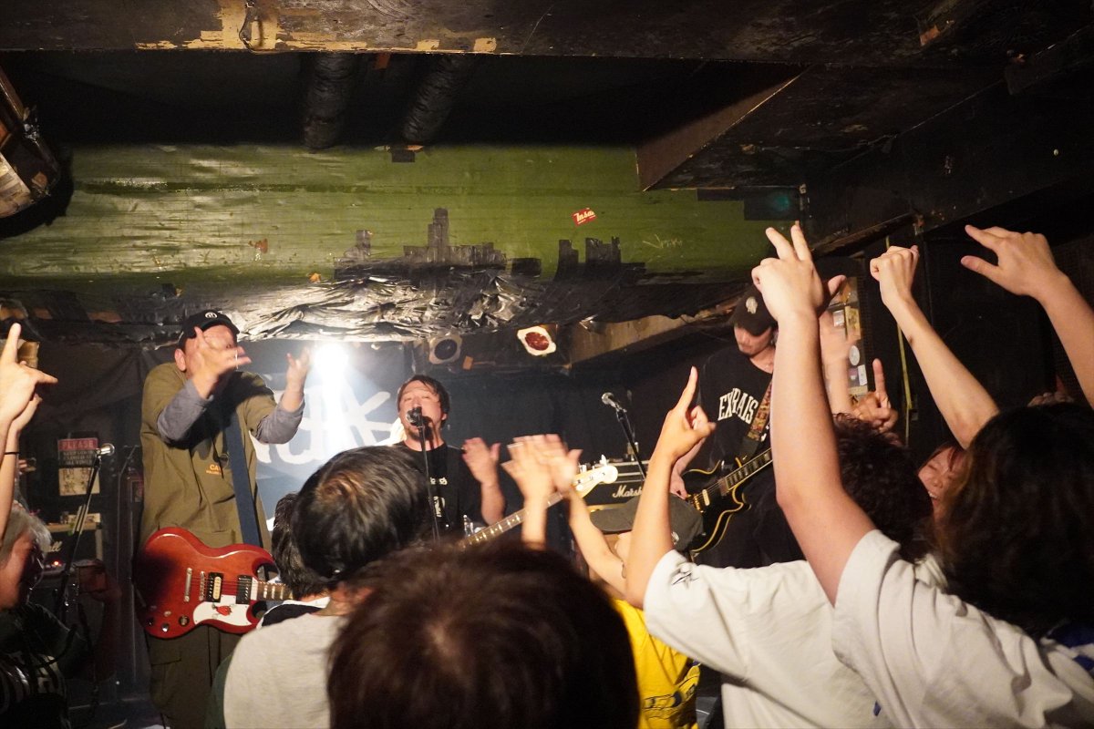 aishukaido's tweet photo. 【26.06.24】OWEAK x WALL(祝27周年) pre. "LIFE ON A WALL"@初台WALL、あれこれ写真その1/10。その他は → https://t.co/WkVfW6089X #MoundCrash #TakeOutBright #BadAttack #STRIKEAGAIN #DOGGYMAN #OWEAK https://t.co/qglbR2QF0H