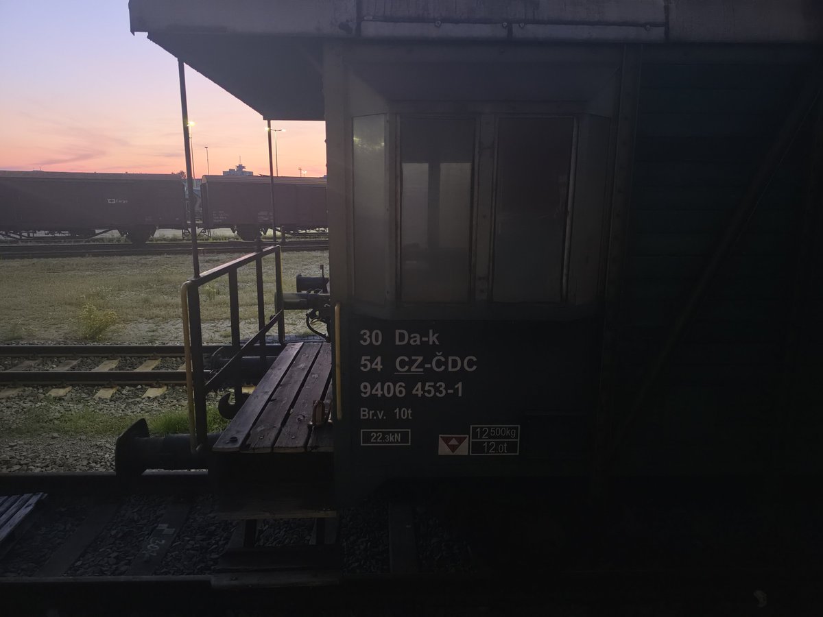 PetrHurych's tweet photo. Brýtro!

Za noční jsem zase zažil něco nového. Dokázal jsem rozhodit nás dispečerský systém tak, že musela nastoupit podpora. I tam si s mým "problémem" hráli asi 20 minut. 😁
Teď mě omluvte, jdu sepsat předávku a chystat se k odchodu, než zase něco způsobím. 🤪 https://t.co/DeK6XtgYHw