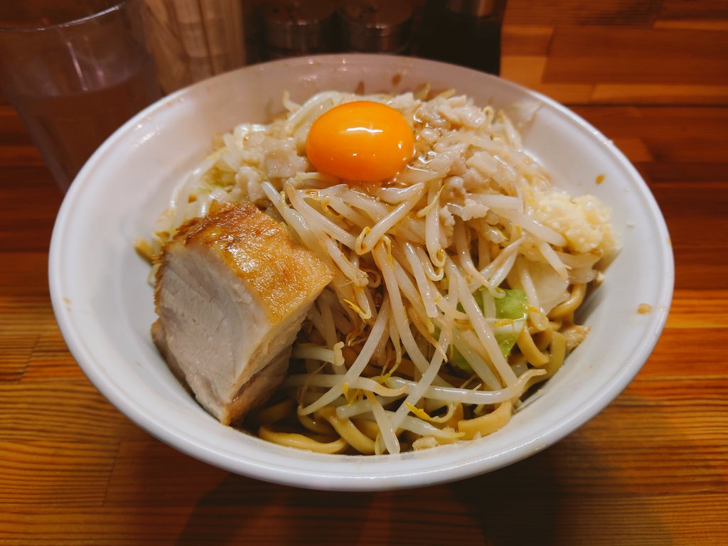 type38_type38's tweet photo. 6/27訪問(連食)
・羊名天下 羊湯館
羊雑湯ランチ
唐揚げ、揚げパンなど食べ放題付きでお得。羊の内臓の香りはハッキリ好き嫌いが分かれそう。
・麺処 MAZERU
まぜそば 醤油(特盛)
4年ぶりの訪問。王道のまぜそば。
今回も大変美味しかったです。 https://t.co/3pGx4f3ckI