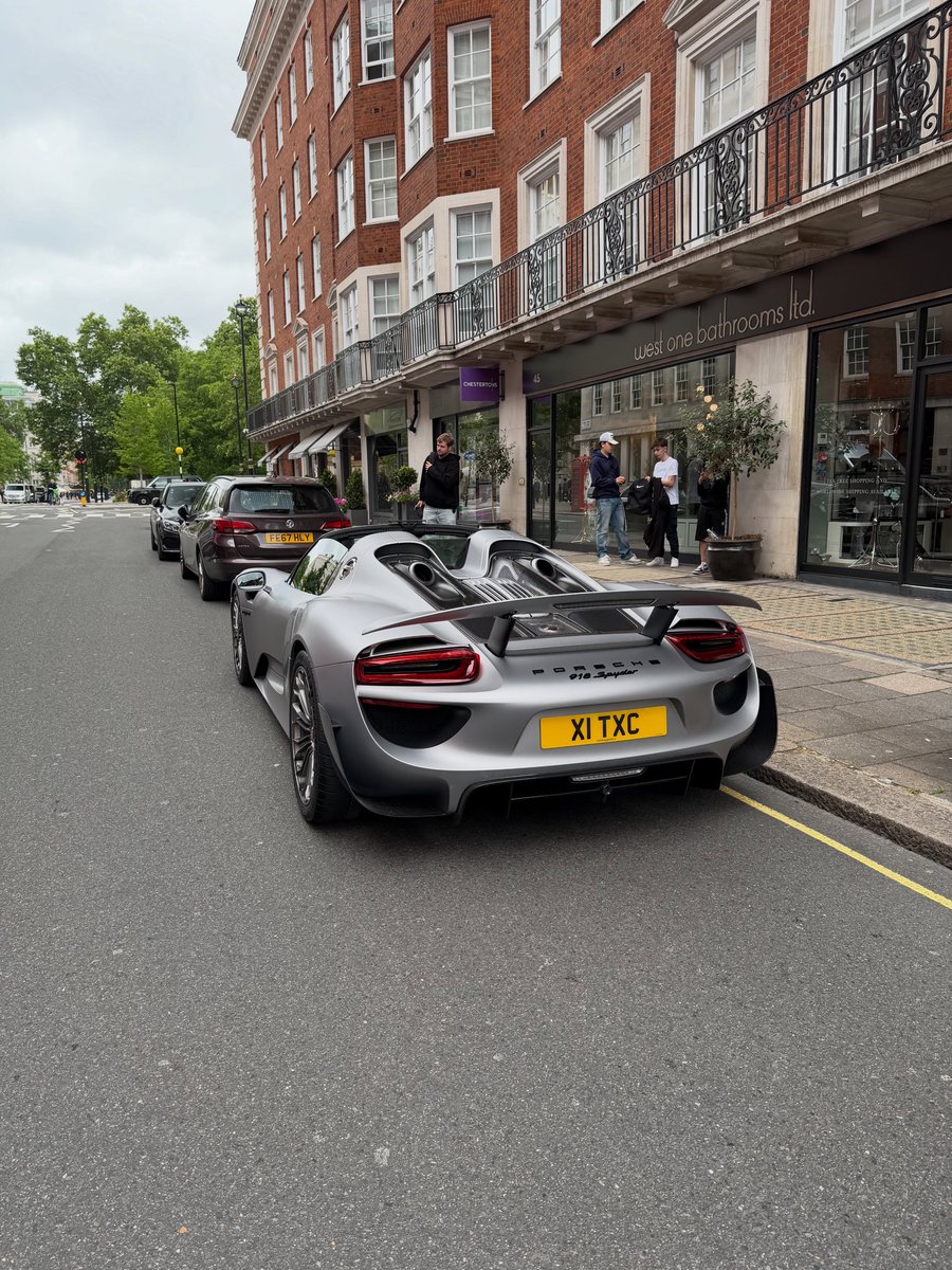 TheAutoHub's tweet photo. Porsche 918 Spyder https://t.co/5tBkgWOUE7