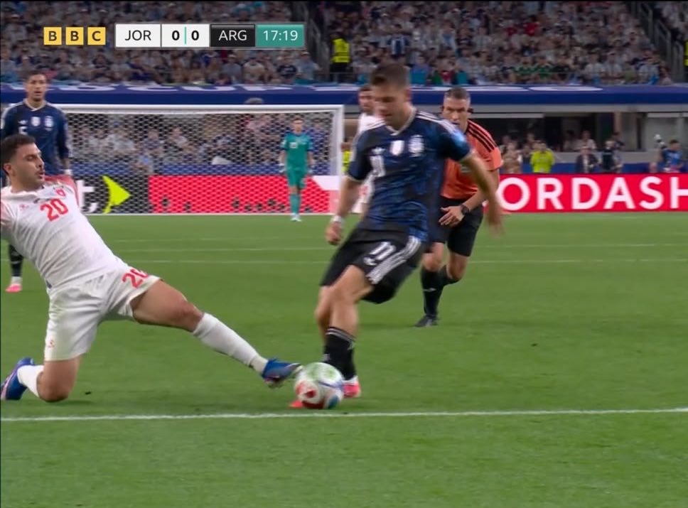 heis_fede's tweet photo. The referee called a foul after the Jordan player won the ball cleanly,  Argentina scored from it😂😂 https://t.co/rCENOt3RPq