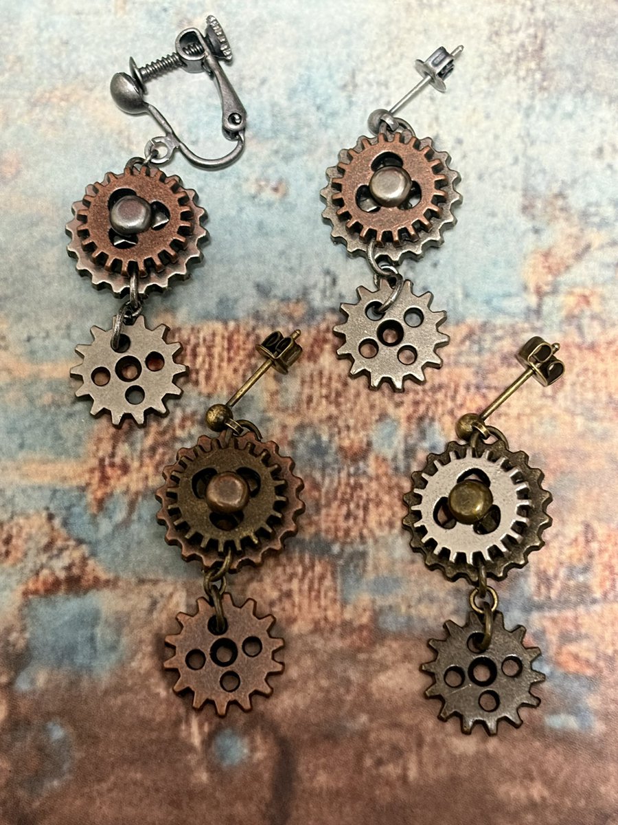 flaboratory's tweet photo. #デコパレ 開催中！

歯車の回せるアクセサリー、あります。
昨日、追加納品をしています。

価格帯
ペンダント 3〜5000円台
ループタイ 5000円前後
ピアス・イヤリング 1000円台

デコレーション☆パレード６
6/30(火)まで
新宿マルイアネックス1F
カレンダリウム１

＃デコパレ６ https://t.co/35U57jEWSa