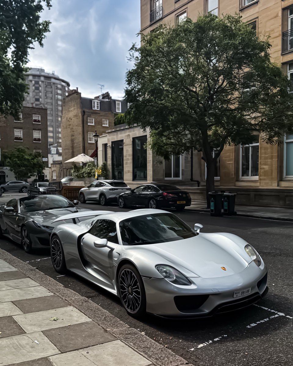 TheAutoHub's tweet photo. Porsche 918 Spyder https://t.co/Zw0H8Vn6ZO