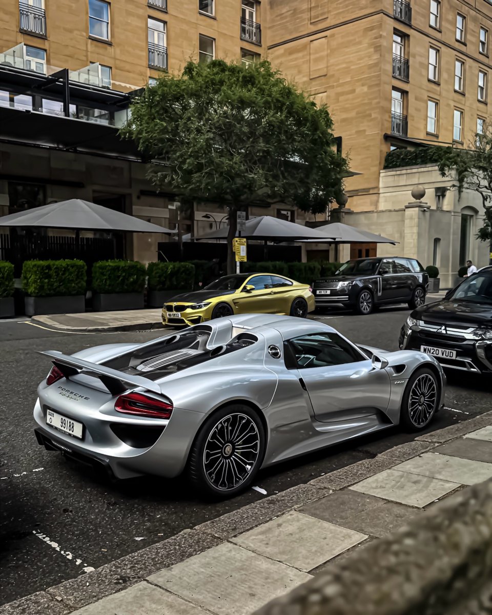 TheAutoHub's tweet photo. Porsche 918 Spyder https://t.co/Zw0H8Vn6ZO