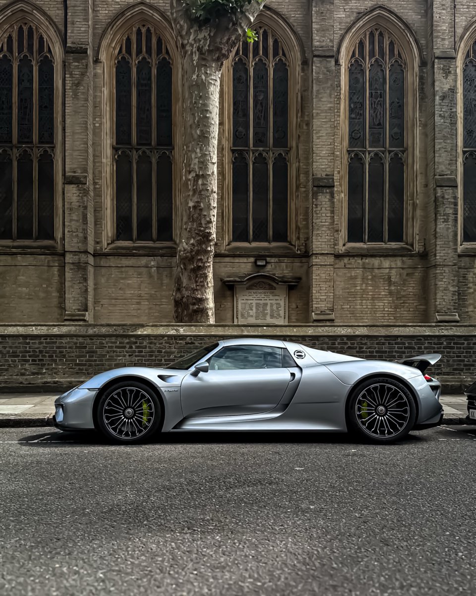 TheAutoHub's tweet photo. Porsche 918 Spyder https://t.co/Zw0H8Vn6ZO