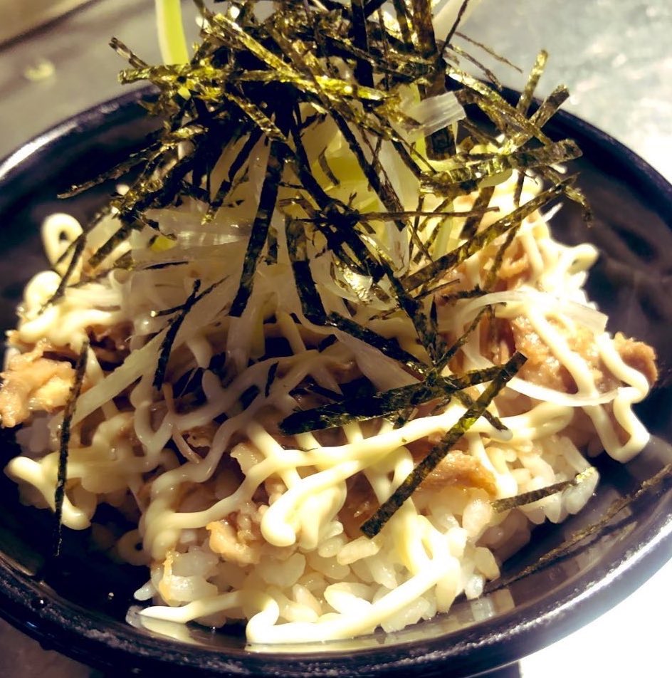 menya_dougen's tweet photo. 日曜日は昼営業のみです。
11:30〜15:00(LO)
⚪︎鶏魚介まぜそば＋トッピング
⚪︎チャーシュー丼
宜しくお願いします。 https://t.co/lb1aAhdl7k