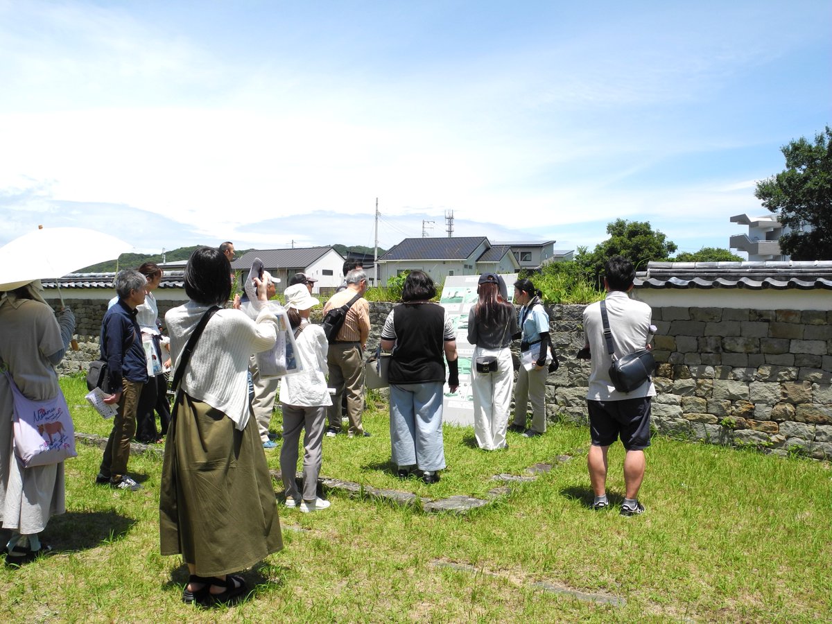 narutokanko's tweet photo. 6月21日重要文化財『福永家住宅』一般公開が開催され
なると観光ボランティアガイド会が内部をご案内しました🎊
昨年、ガイド養成講座を受講された19期生のガイドさんも案内しその様子を先輩ガイドさんが見守りました✏️
19期生のガイドさんは『緊張したけど楽しかった』と笑顔を見せていました😊
#鳴門 https://t.co/Ii7qAxjTRM